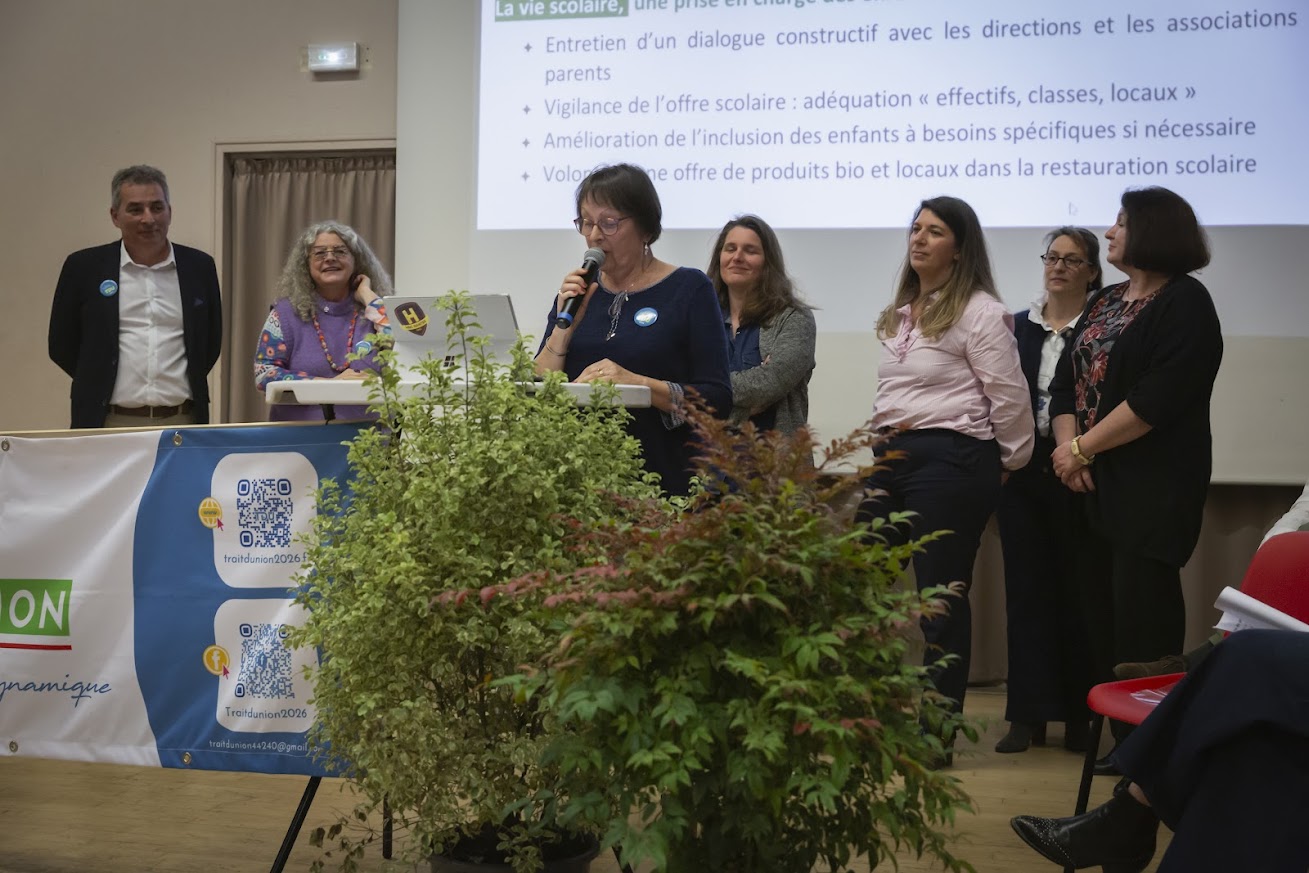 TRAIT D UNION 03 26 REUNION PUBLIQUE M0C9194